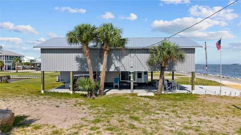 758 Main St, FL