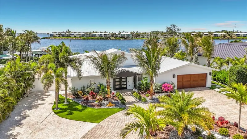605 Key Royale Dr, FL