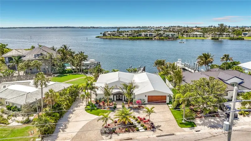 605 Key Royale Dr, FL