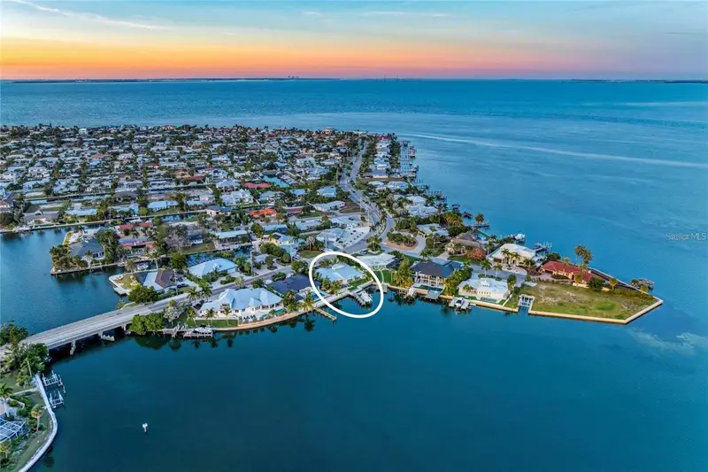 605 Key Royale Dr, FL