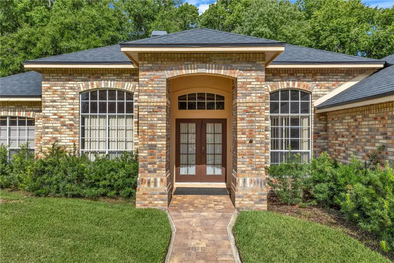 1105 Twin Oaks Cir, FL