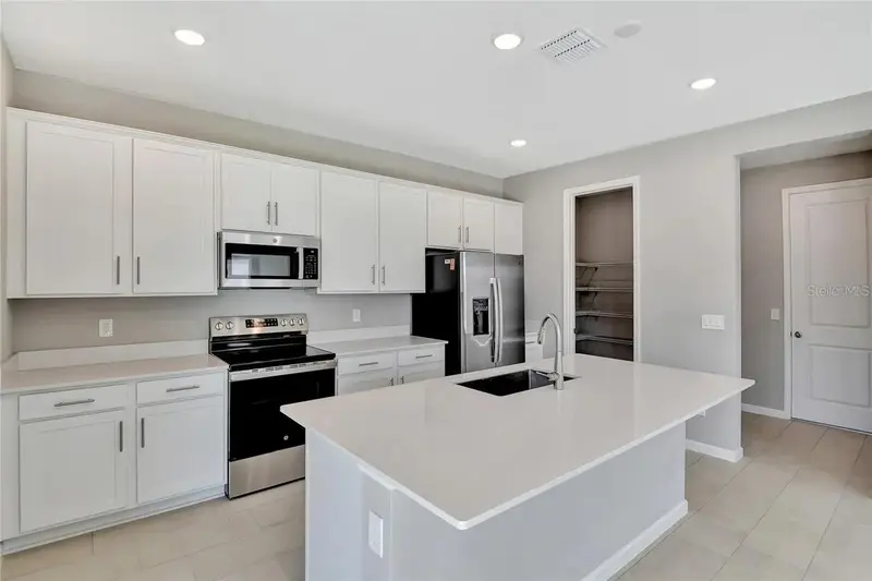 560 Summit River Dr, FL