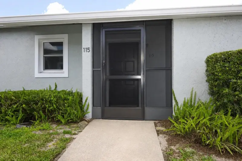 115 Dorchester Sq, FL