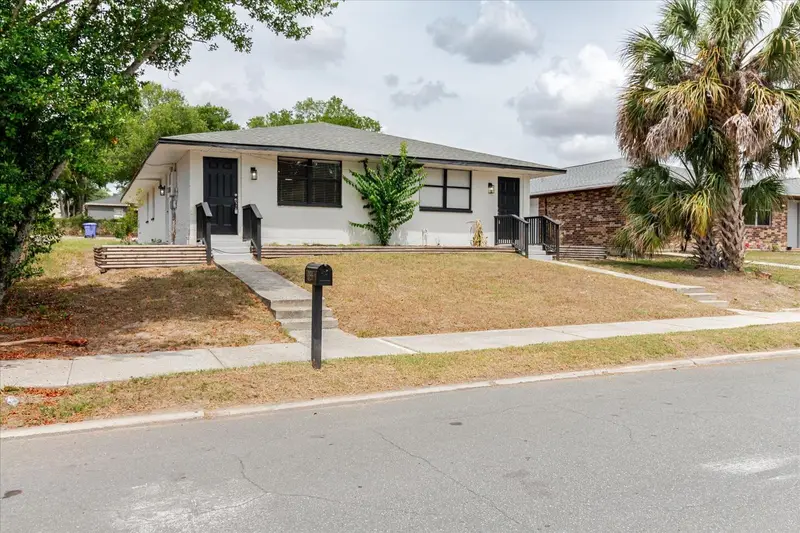 1134-1136 Gilmore Ave, FL