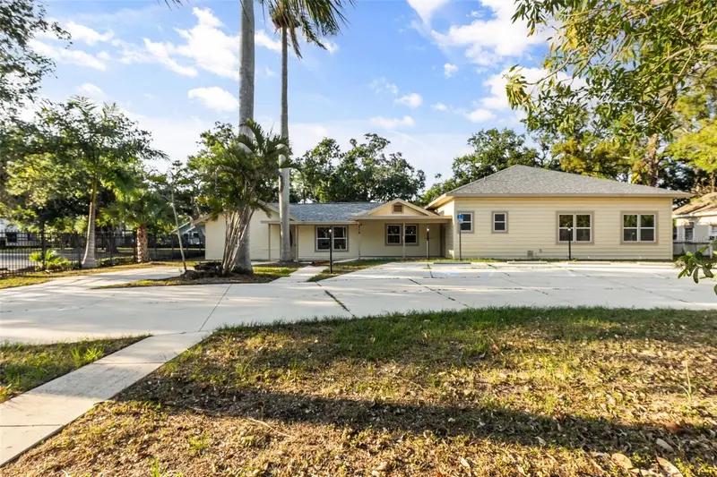 2726 6th Ave W, FL