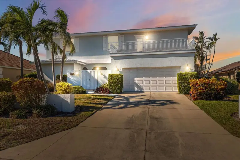 727 Key Royale Dr, FL