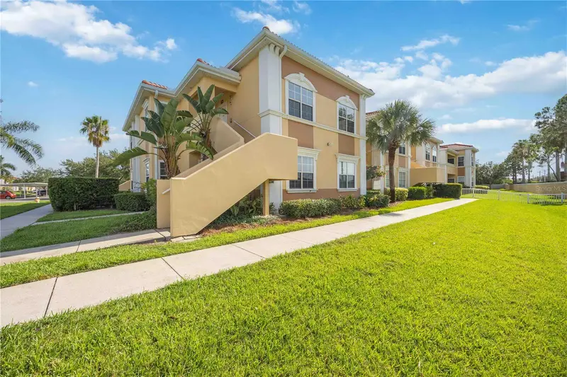 1195 Villagio Cir #208, FL