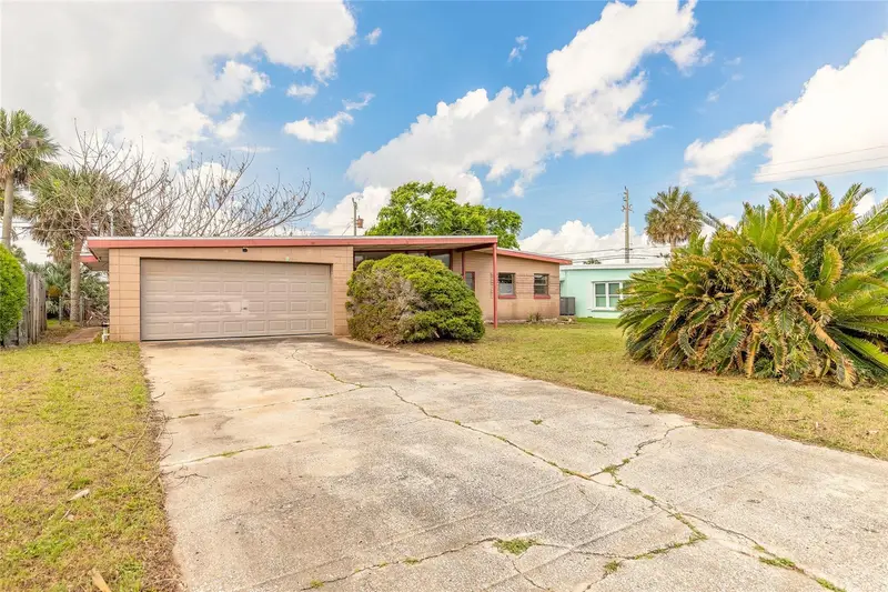 100 Carolyn Ter, FL