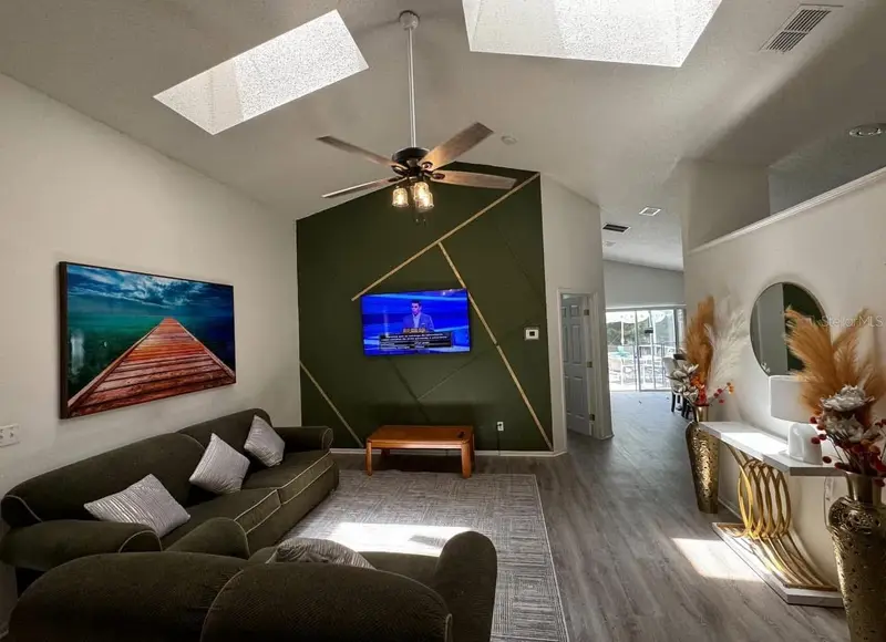 121 Bloomingdale Dr, FL