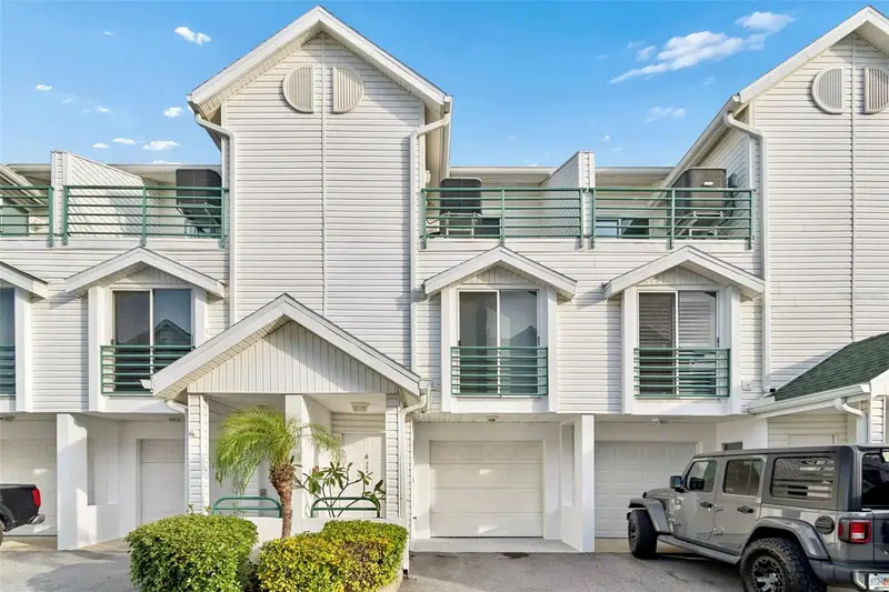 320 Island Way #304, FL