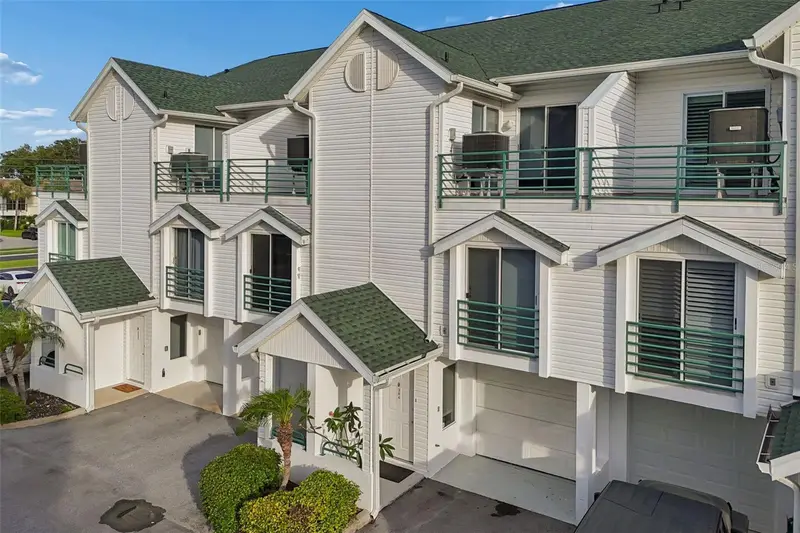 320 Island Way #304, FL