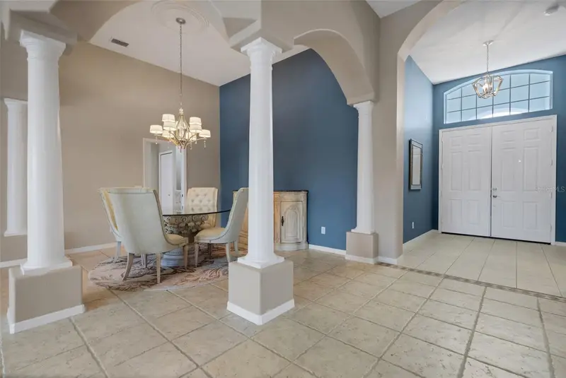 374 Londonderry Dr, FL