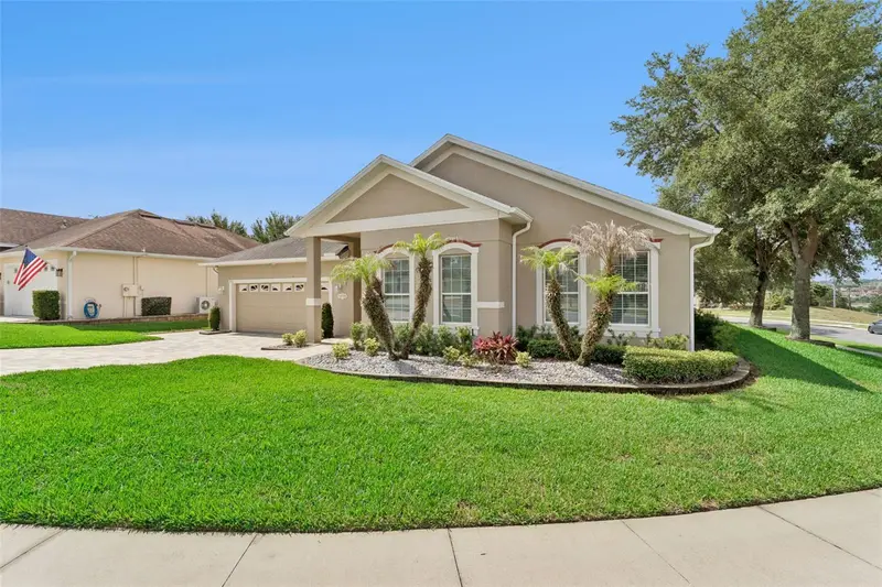 2942 Southern Pines Loop, FL