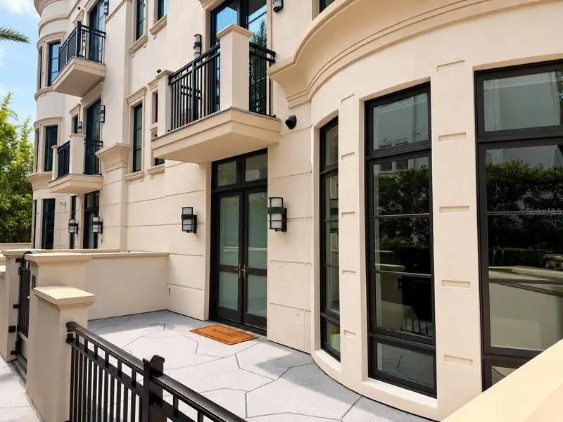 125 S Interlachen Ave #2, FL