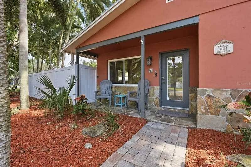 961 Lexington Dr, FL