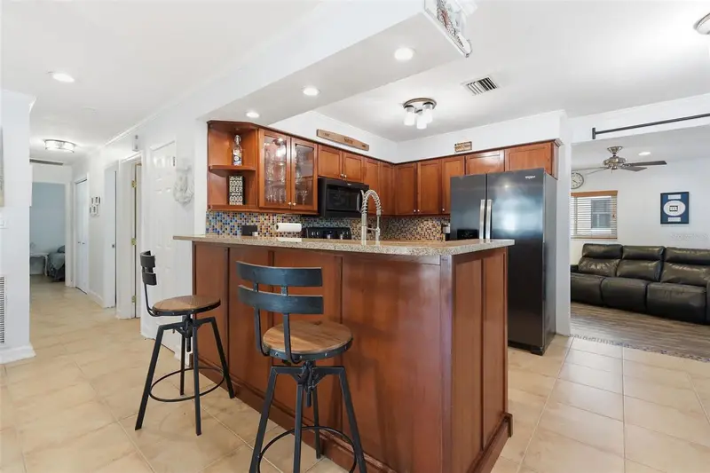 961 Lexington Dr, FL