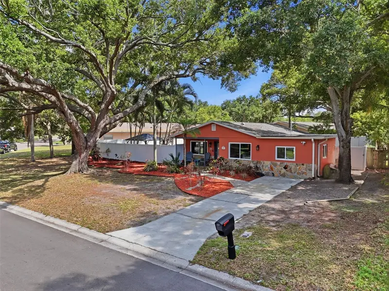 961 Lexington Dr, FL