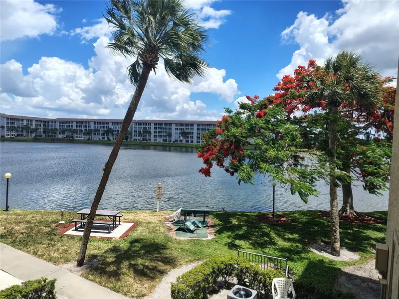 3737 Lake Bayshore Dr #213, FL