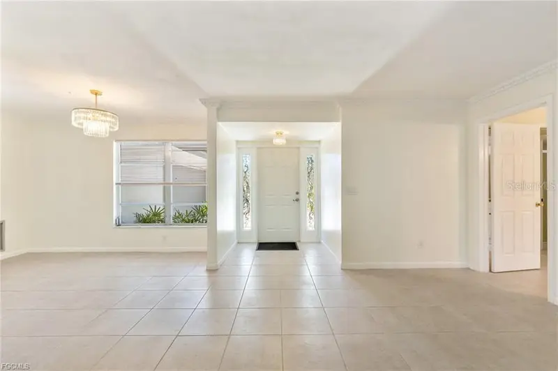 5661 Eichen Cir E, FL