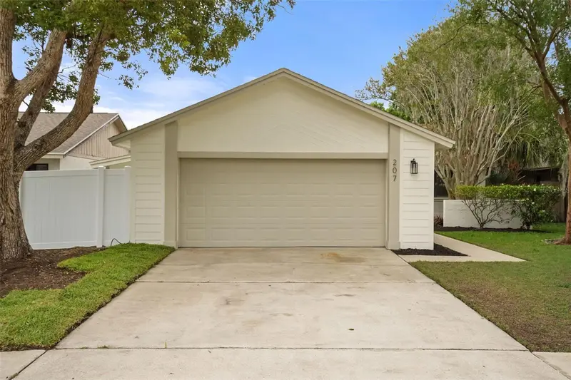 207 Doster Dr, FL
