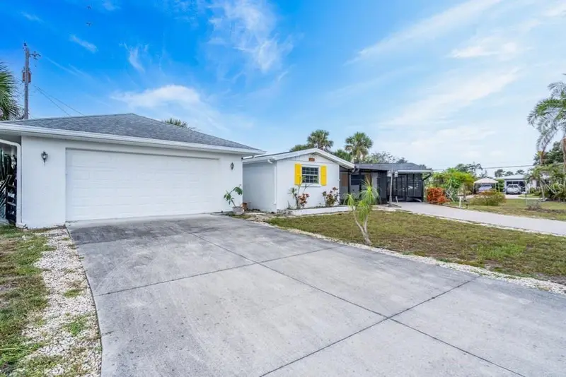 456 Sandlewood Dr, FL