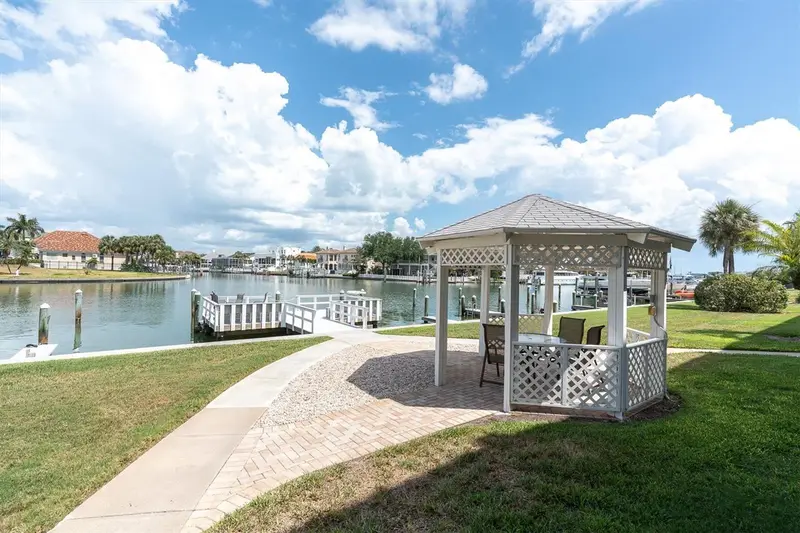 719 Pinellas Bayway S #110, FL
