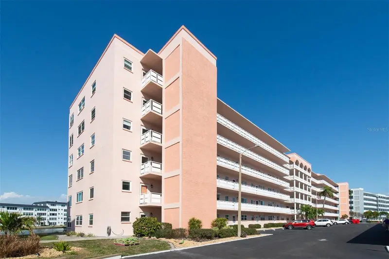 6025 Shore Blvd S #405, FL