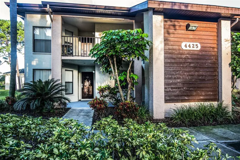 4425 45th Ave W #101, FL