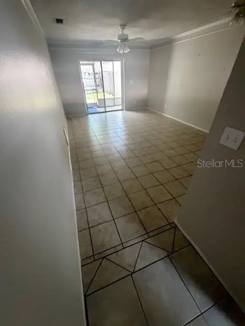 300 Kent Pl, FL