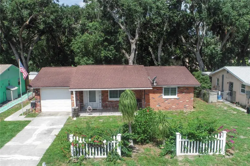 6627 Parkside Dr, FL