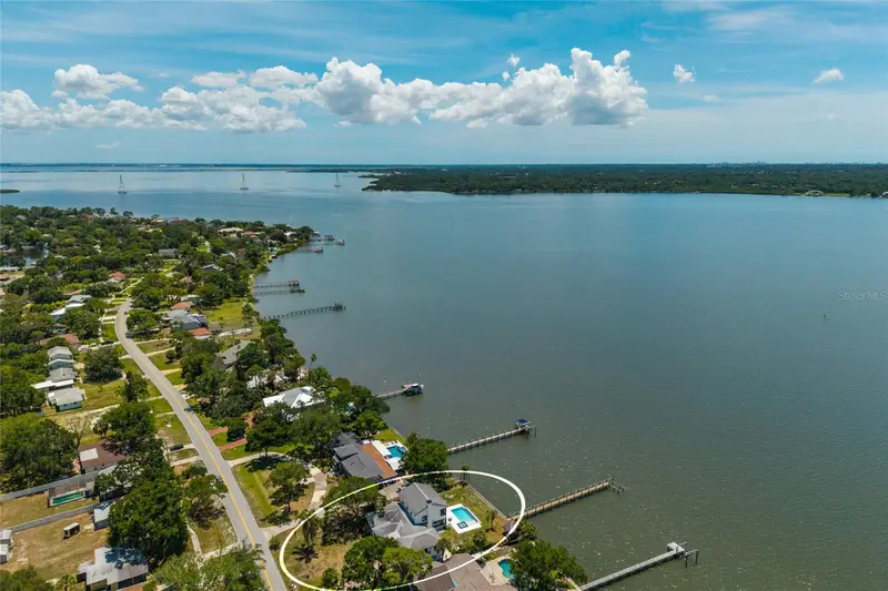 412 Shore Dr E, FL
