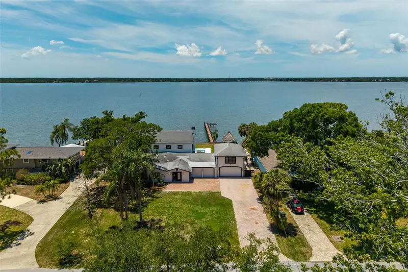412 Shore Dr E, FL