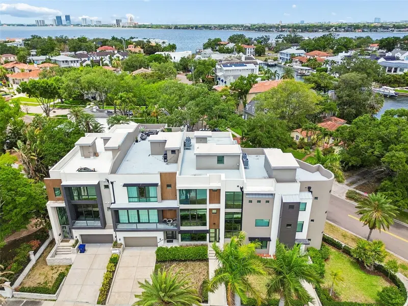 94 W Davis Blvd., FL