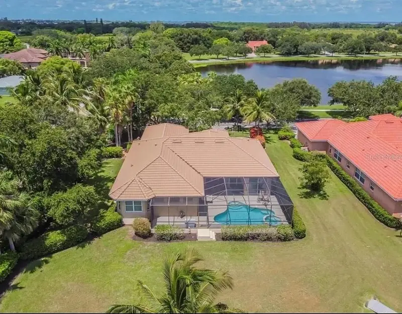 1704 Amberwynd Cir W, FL
