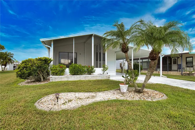 632 La Jolla Cir, FL