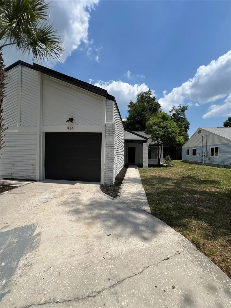 914 Robinhood Ct, FL