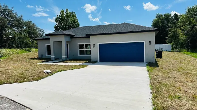 11 Spruce Ln, FL