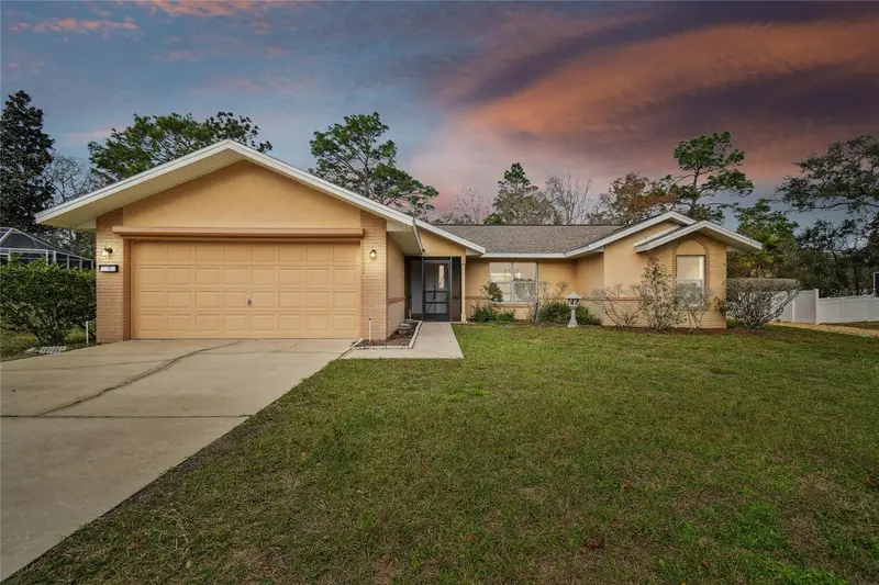 11 Carnation Ct E, FL