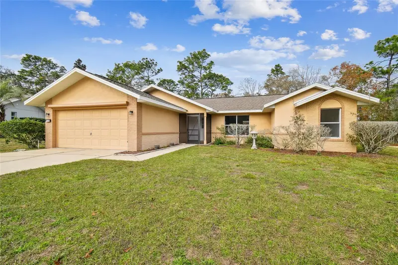 11 Carnation Ct E, FL