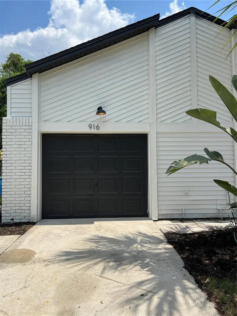 916 Robinhood Ct, FL