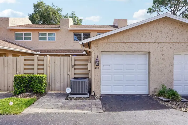 892 Park Lake Cir #69, FL
