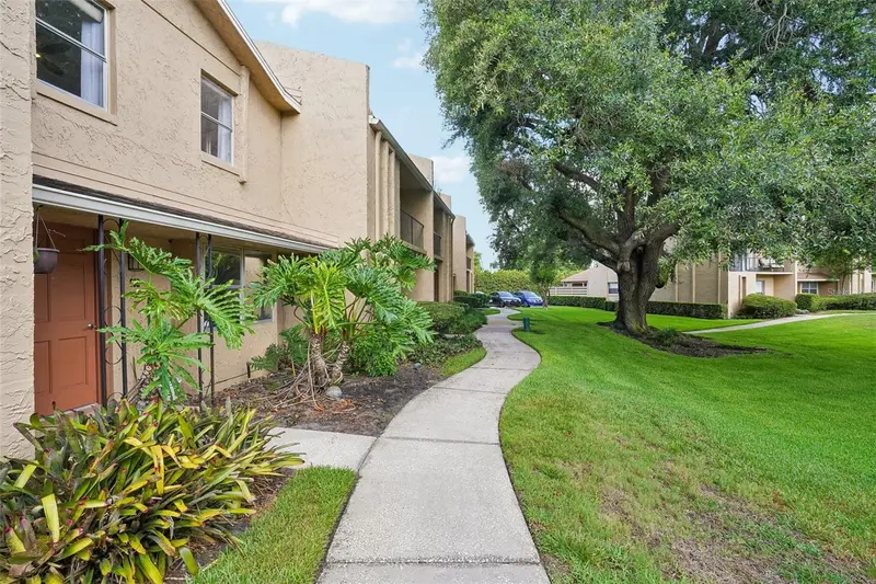 892 Park Lake Cir #69, FL
