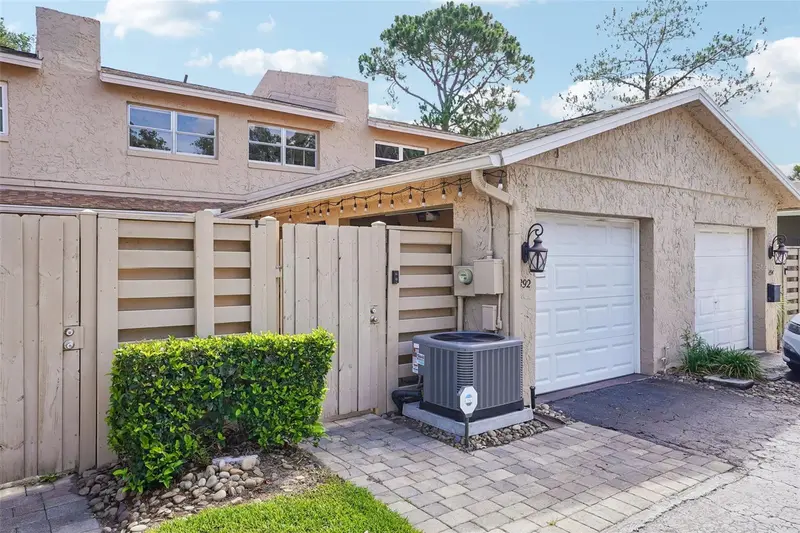 892 Park Lake Cir #69, FL