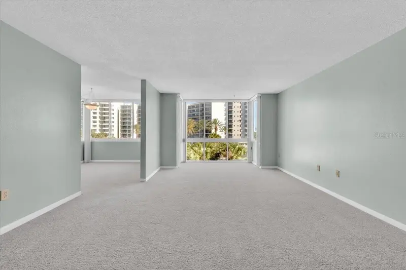 660 Island Way #301, FL