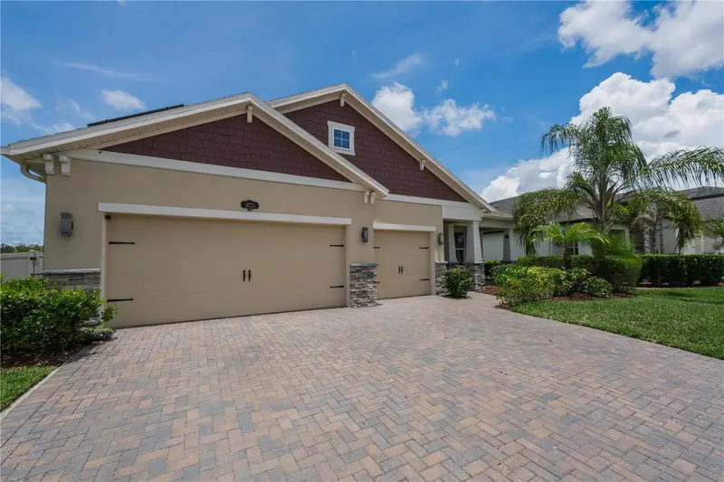 18233 Roseate Dr, FL