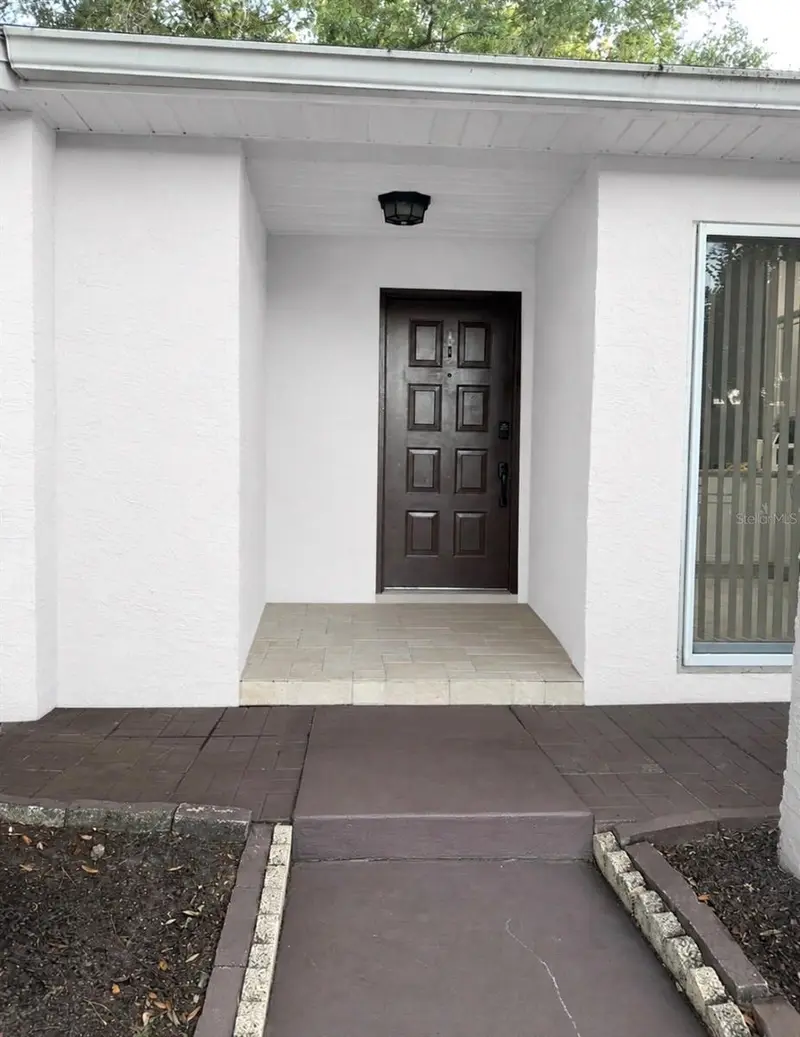 925 Pebble Creek Cir, FL