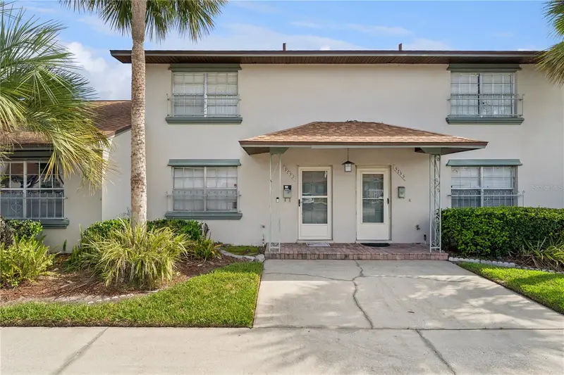Lee Vista pending