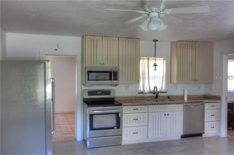 613 Shore Rd, FL