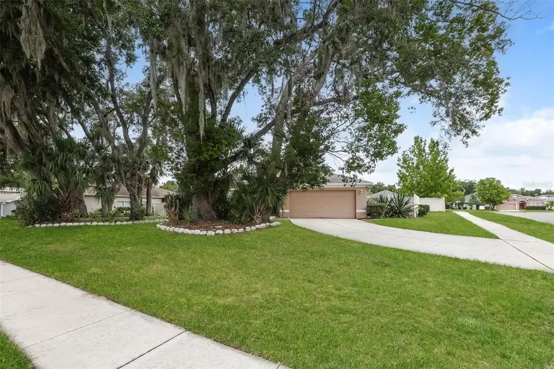 814 Coade Stone Dr, FL