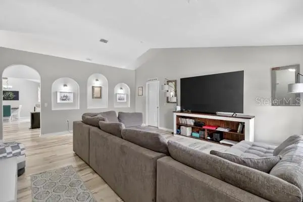 3857 Sleepy Hill Oaks Loop, FL